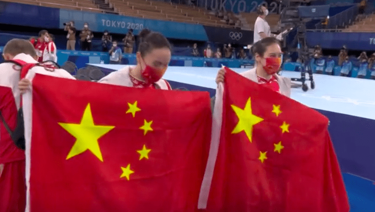 0.9分險(xiǎn)勝！中國(guó)包攬金銀牌再升兩面五星紅旗，日本美國(guó)無(wú)緣銅牌